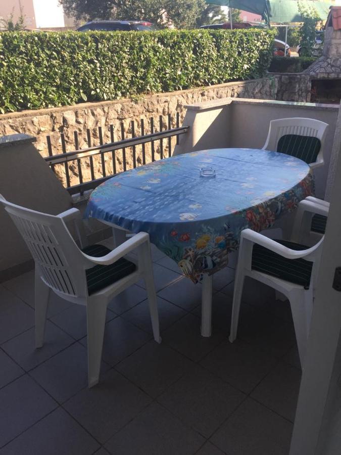 Apartmani Ana Малинска Экстерьер фото