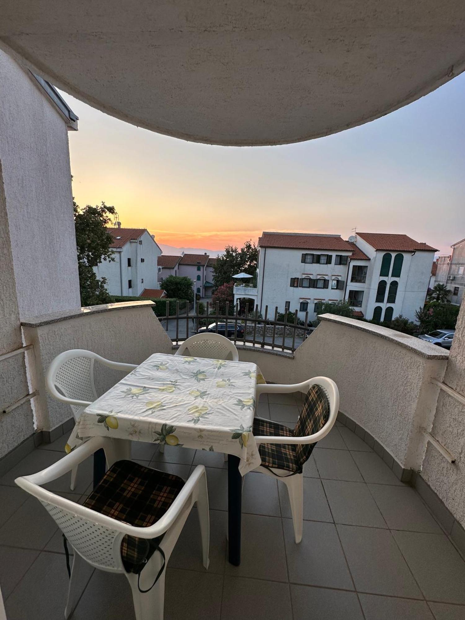 Apartmani Ana Малинска Экстерьер фото